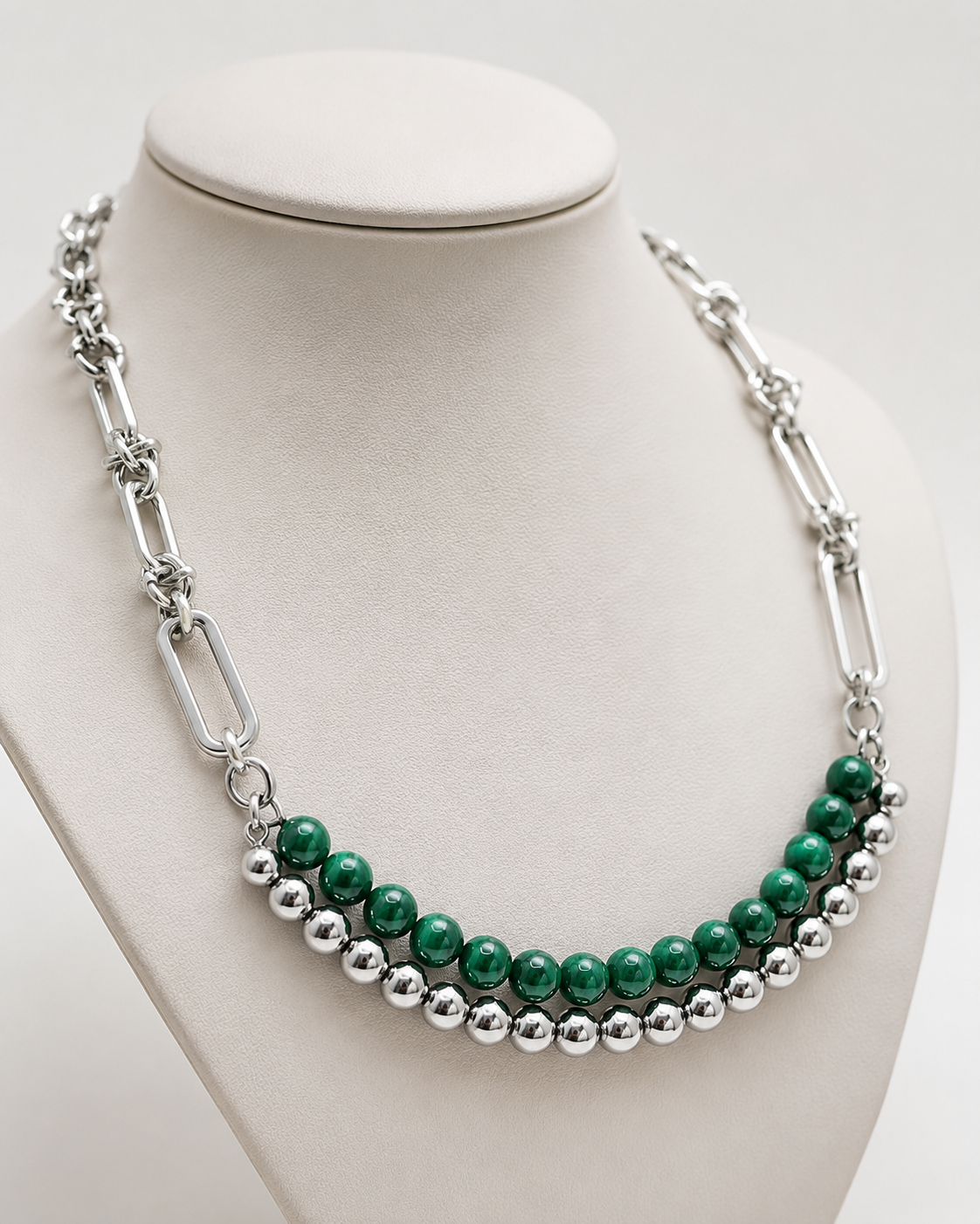 Collar Saanvi